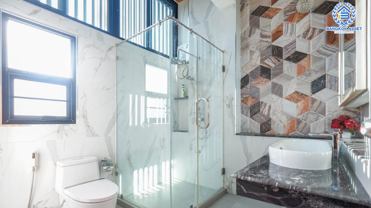 ******บ้านมือสอง ม.กฤษดานคร39 ปิ่นเกล้า เนื้อที่ 63.3 ตร.ว. บ้านเดี่ยวหลังมุม พร้อมฟังก์ชัน 4 ห้องนอน 4 ห้องน้ำ จอดรถได้ 1 คัน บนทำเลเชื่อมต่อเมืองอย่างรวดเร็ว ใกล้ทางคู่ขนานลอยฟ้าบรมราชชนนี ทางด่วน "ศรีรัช" ม.มหิดล และเซ็นทรัลปิ่นเกล้า